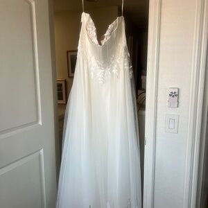 Evie Young wedding dress New!